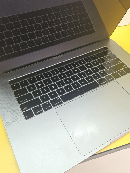 Imagine MacBook PRO 15 2018 Intel i7 | 16GB RAM | SSD 512 | Radeon Pro 560X