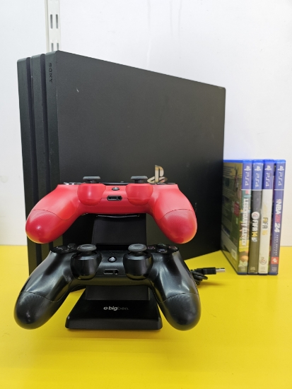 Imagine Consola PlayStation 4 Pro 1TB +2 Controllere +4 Jocuri CADOU