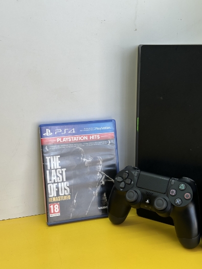 Imagine Consola PlayStation 4 PRO 1TB 2 Controllere