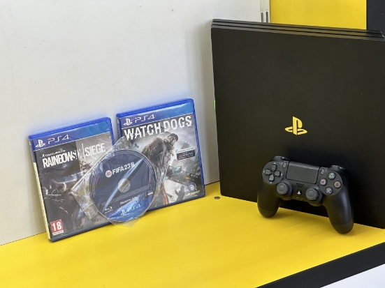 Imagine Consola PlayStation 4 PRO 1TB +1 Controller  + 3 Jocuri