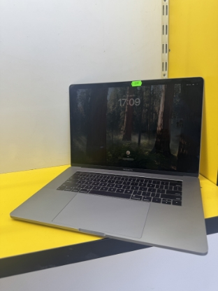 Imagine MacBook PRO 15 2018 Intel i7 | 16GB RAM | SSD 512 | Radeon Pro 560X + Intel UHD 630