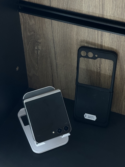 Imagine Samsung Galaxy Z Flip 5  256GB