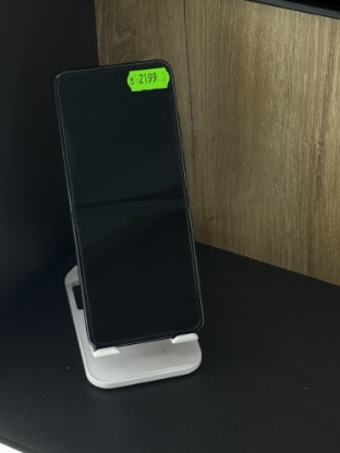 Imagine Motorola Razr 50 Ultra (512) 12+4GB RAM