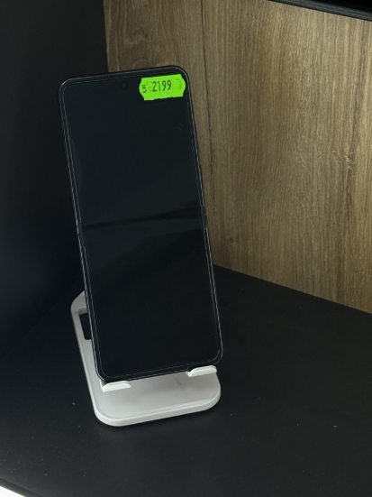 Imagine Motorola Razr 50 Ultra (512) 12+4GB RAM