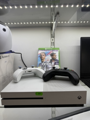 Imagine Consola Xbox One S 512GB 2 controllere 1 joc