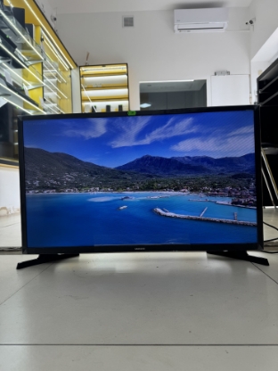Imagine Televizor SAMSUNG Smart UE32T4302 AE 80CM	