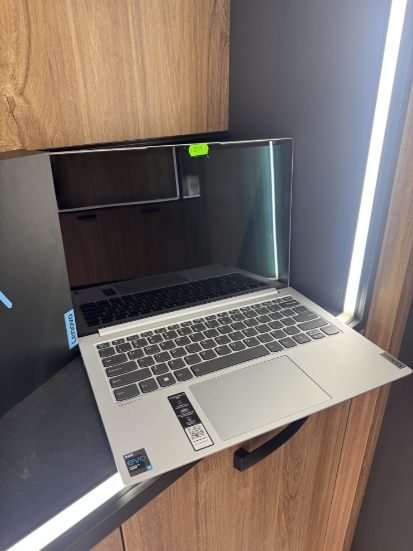 Imagine Lenovo Yoga Slim 7 Pro 14IHU5 14" 2.8K OLED / Intel Core i5-11320H pana la 4.50 GHz/ 16 GB RAM/ 512GB SSD/ Intel Iris Xe Graphics