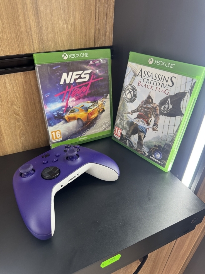 Imagine Consola Xbox One X 500GB  