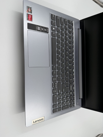 Imagine Lenovo IdeaPad Slim 3 Ryzen 5 5625U /8 GB/SSD 256 GB/AMD Radeon