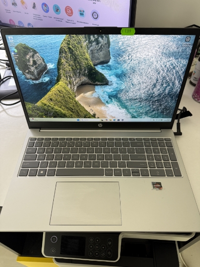 Imagine Laptop HP AMD Ryzen 7 7730U 16 GB SSD 512 GB 