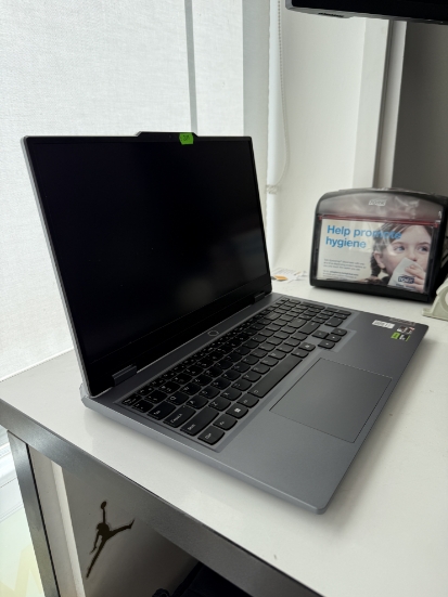 Imagine Lenovo Gaming LOQ 15 AMD Ryzen 5 7235HS FHD 24 GB SSD 512 GB RTX 3050 6 GB