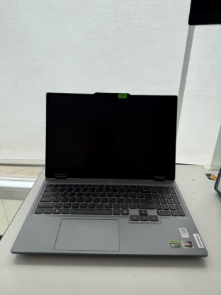 Imagine Lenovo Gaming LOQ 15 AMD Ryzen 5 7235HS FHD 24 GB SSD 512 GB RTX 3050 6 GB