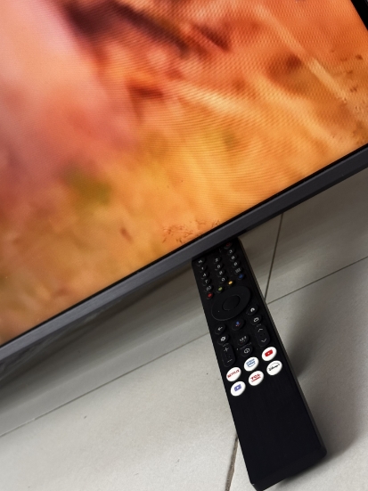 Imagine TCL QLED 55T8C 139CM SMART TV